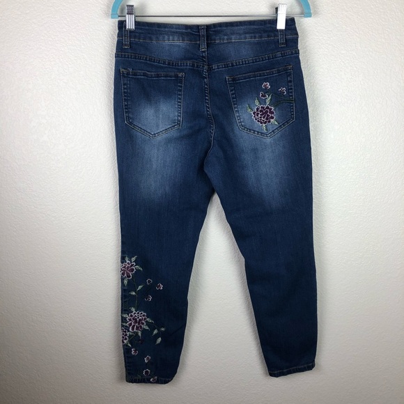 Sand Piper Medium Wash Floral Embroidered Jeans 8P - Picture 5 of 8